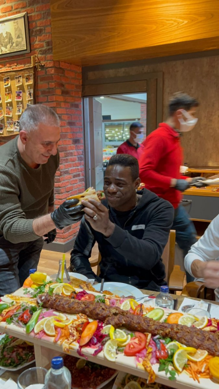 Balotelli'nin kebap keyfi